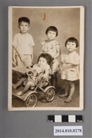 藏品(嬰兒車上的幼兒與孩童合影)的圖片