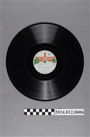 藏品(泰平唱片公司出品編號「特定T.100，16999」《行進曲：臺灣行進曲》蟲膠唱片)的圖片