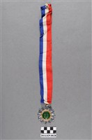 藏品(民國59年臺灣省模範母親徽章)的圖片