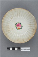 藏品(中國產清同治年製粉彩花卉蟲草紋碗)的圖片