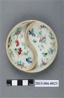 藏品(中國產清同治年製粉彩花卉紋雙格醬料碟)的圖片