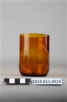 藏品(啤酒瓶切割的茶杯)的圖片