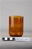 藏品(啤酒瓶切割的茶杯)的圖片