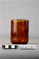 藏品(啤酒瓶切割的茶杯)的圖片