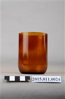 藏品(啤酒瓶切割的茶杯)的圖片