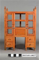 藏品(腳踏車販賣香煙的玻璃櫥櫃)的圖片