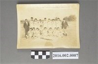 藏品(張星賢任職滿鐵時期代表滿州隊回台參加首屆「三外地對抗賽」與隊友分別於台北、台中、台南合照)的圖片