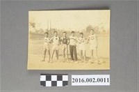 藏品(張星賢任職滿鐵時期代表滿州隊回台參加首屆「三外地對抗賽」與選手於台中水源地體育場合照)的圖片