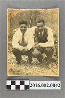 藏品(張星賢任職合作金庫時期與曾梅芳同仁於合庫桃園支庫後庭院合照)的圖片