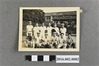 藏品(張星賢與合作金庫同仁、網球隊隊員於球場合照)的圖片