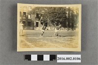 藏品(張星賢就讀早稻田大學時期利用寒假回台擔任巡迴教練與何友澄選手於台南第一女中運動場練習)的圖片