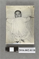 藏品(一位嬰兒於床上)的圖片