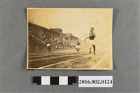 藏品(張星賢參加「早、慶田徑對抗賽」勇奪四百公尺競賽第二名照)的圖片