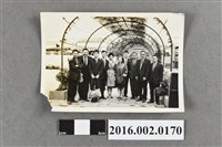 藏品(張星賢帶領合作金庫桌球隊周俊成等人於香港交流比賽合照)的圖片