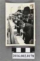 藏品(張星賢帶領合作金庫桌球隊周俊成等人赴香港交流比賽於碼頭合照)的圖片