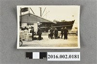 藏品(張星賢帶領合作金庫桌球隊周俊成等人赴香港交流比賽於碼頭合照)的圖片