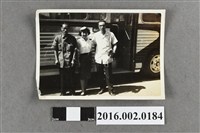 藏品(張星賢與賴土金、金馬號小姐於南投集集站公車前合照)的圖片