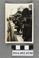 藏品(張星賢帶領合作金庫桌球隊周俊成等人赴香港交流比賽於碼頭合照)的圖片