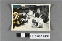 藏品(張星賢帶領合作金庫桌球隊周俊成等人赴香港交流比賽於碼頭合照)的圖片