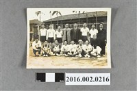 藏品(張星賢與合作金庫同仁、排球隊隊員於球場合照)的圖片