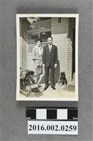 藏品(張星賢之友人來訪於大直住家前合照)的圖片