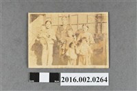 藏品(張星建與姐姐全家於臺中大里合照)的圖片