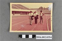 藏品(張星賢與日籍友人於綜合運動場合照)的圖片