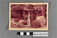 藏品(張星賢於飯店庭園)的圖片