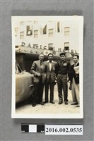 藏品(張星賢擔任台灣代表隊田徑總教練參加「第三屆東京亞運」與南部忠平、村社講平於第一飯店前合照)的圖片