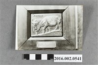 藏品(張星賢之跳遠、四百公尺、四百公尺中欄、十項運動台灣最高紀錄章（雙牛造型浮雕）照片)的圖片