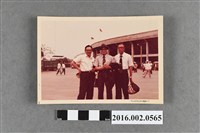 藏品(張星賢與吉岡隆德、廖漢水於嘉義體育場前合照)的圖片