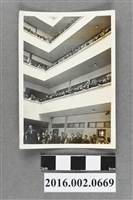 藏品(各國選手於「第三屆東京亞運」選手村–第一飯店合照)的圖片