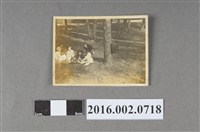 藏品(張星賢任職滿鐵時期代表日本參加第十一屆柏林奧運賽後於各地遠征與隊友、外國小朋友合照)的圖片