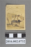 藏品(張星賢代表滿鐵隊搭船遠征日本參加東京「神宮與全日本錦標賽大會」與船上小女孩合照)的圖片