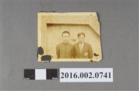 藏品(張星賢身著第十屆洛杉磯奧運日本代表隊制服與學生於大連合照)的圖片