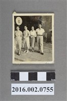 藏品(鄭新合與妹妹、外甥女夫婦於南京西路合庫宿舍前合照)的圖片