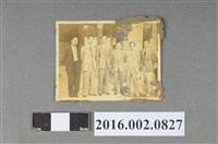 藏品(張星賢與堂兄張星建等人於新民報台中分社前合照)的圖片