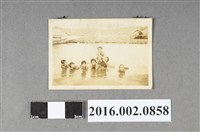 藏品(張星賢之大弟、小弟與親友於閩江上游砂場合照)的圖片