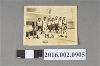 藏品(張星賢就讀早稻田大學時期與選手、同學等人於明治神宮體育場合照)的圖片