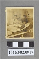 藏品(張星賢與妻鄭新合、次子、醫生於台北中興醫院病房)的圖片