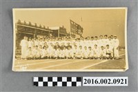 藏品(張星賢擔任自由中國臺灣田徑隊副總領隊遠征菲律賓與全體隊員於馬尼拉黎沙運動場合照)的圖片