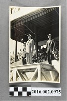 藏品(張星賢擔任田徑協會總幹事與吳三連會長等人於大會司令台)的圖片