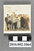 藏品(張星賢與合作金庫人事室同仁於公路局台北總站合照)的圖片