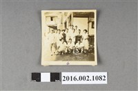 藏品(張星賢任職合庫桃園支庫經理與副理曾梅芳等同仁出遊合照)的圖片