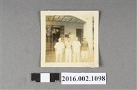 藏品(張星賢與謝國城、合作金庫棒球隊等人於合作金庫前合照)的圖片