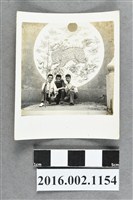 藏品(張星賢之四子與堂舅於埔里廟宇合照)的圖片