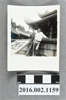 藏品(張星賢之四子與堂舅於埔里廟宇合照)的圖片