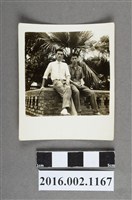 藏品(張星賢之四子與堂舅於埔里廟宇合照)的圖片