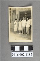 藏品(鄭新合與彰化高女同學等人於華南商銀前合照)的圖片