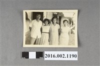 藏品(張星賢夫婦與楊傳廣之母親、妹妹於臺東住家前合照)的圖片